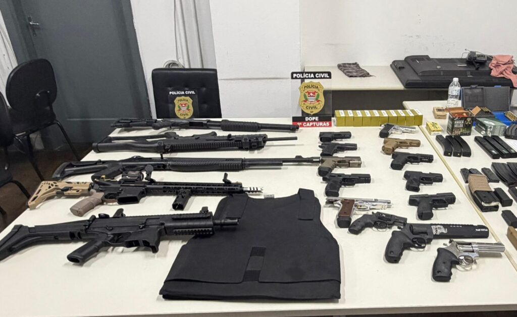 Foragido é preso com arsenal de armas na Grande SP e detido