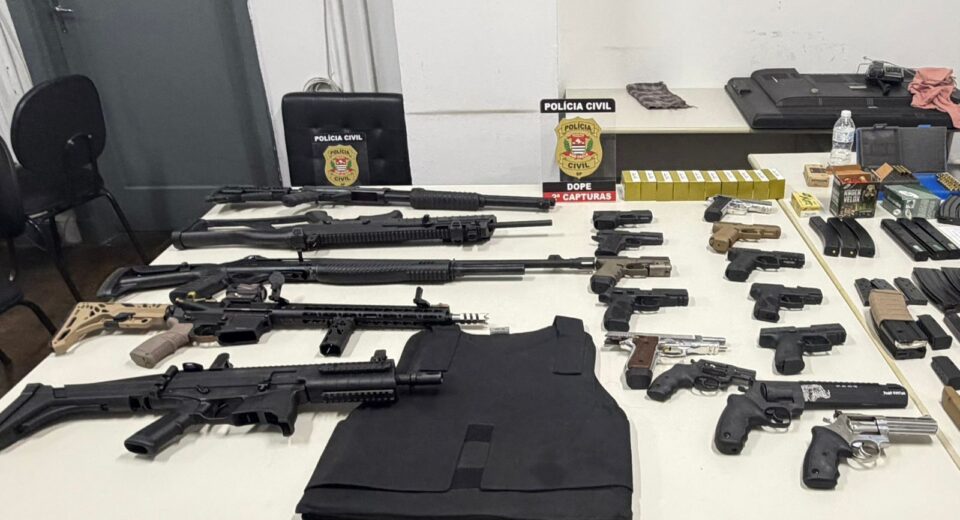 Foragido é preso com arsenal de armas na Grande SP e detido