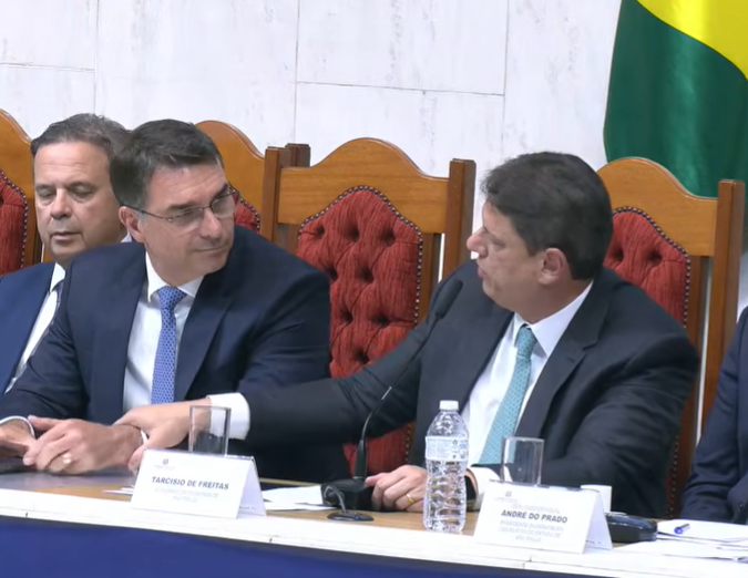 Tarcísio exalta aliança com PL e Flávio: futuro promissor juntos