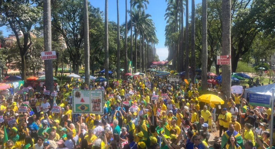 Com presença de políticos, atos da direita mobilizam Brasil