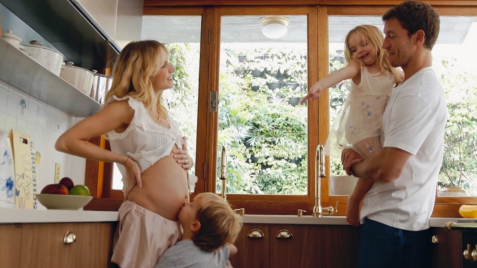 Mãe de gêmeos, Isa Scherer anuncia gravidez e faz sucesso