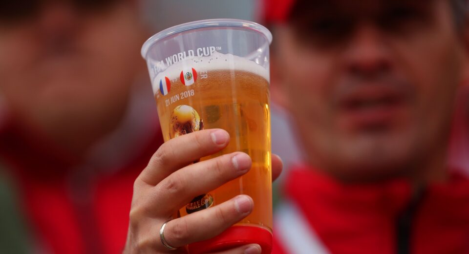 Projeto de lei propõe liberar bebidas alcoólicas em estádios