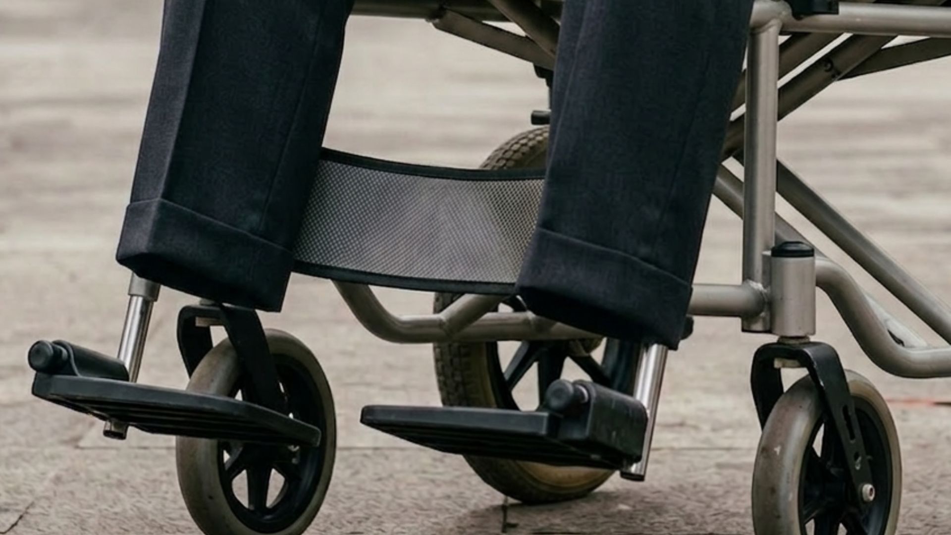 Justiça revoga decisão de tornozeleira eletrônica para cidadão sem pernas