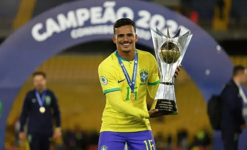 Alex Sandro, do Flamengo, é cortado e Kaiki brilha na Seleção
