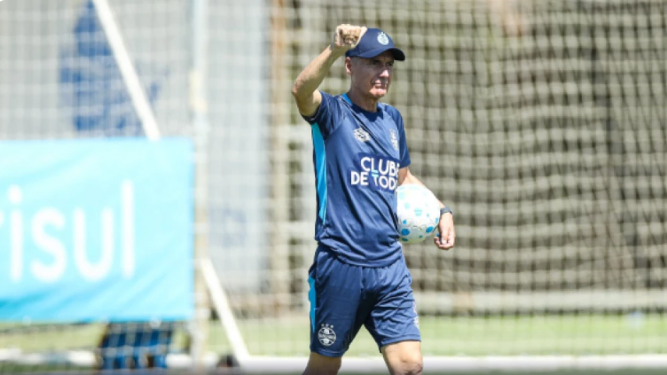 Grêmio visita Chapecoense para brigar pela liderança do Brasileiro