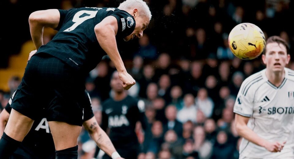Richarlison marca, mas Tottenham segue próximo do Z-3