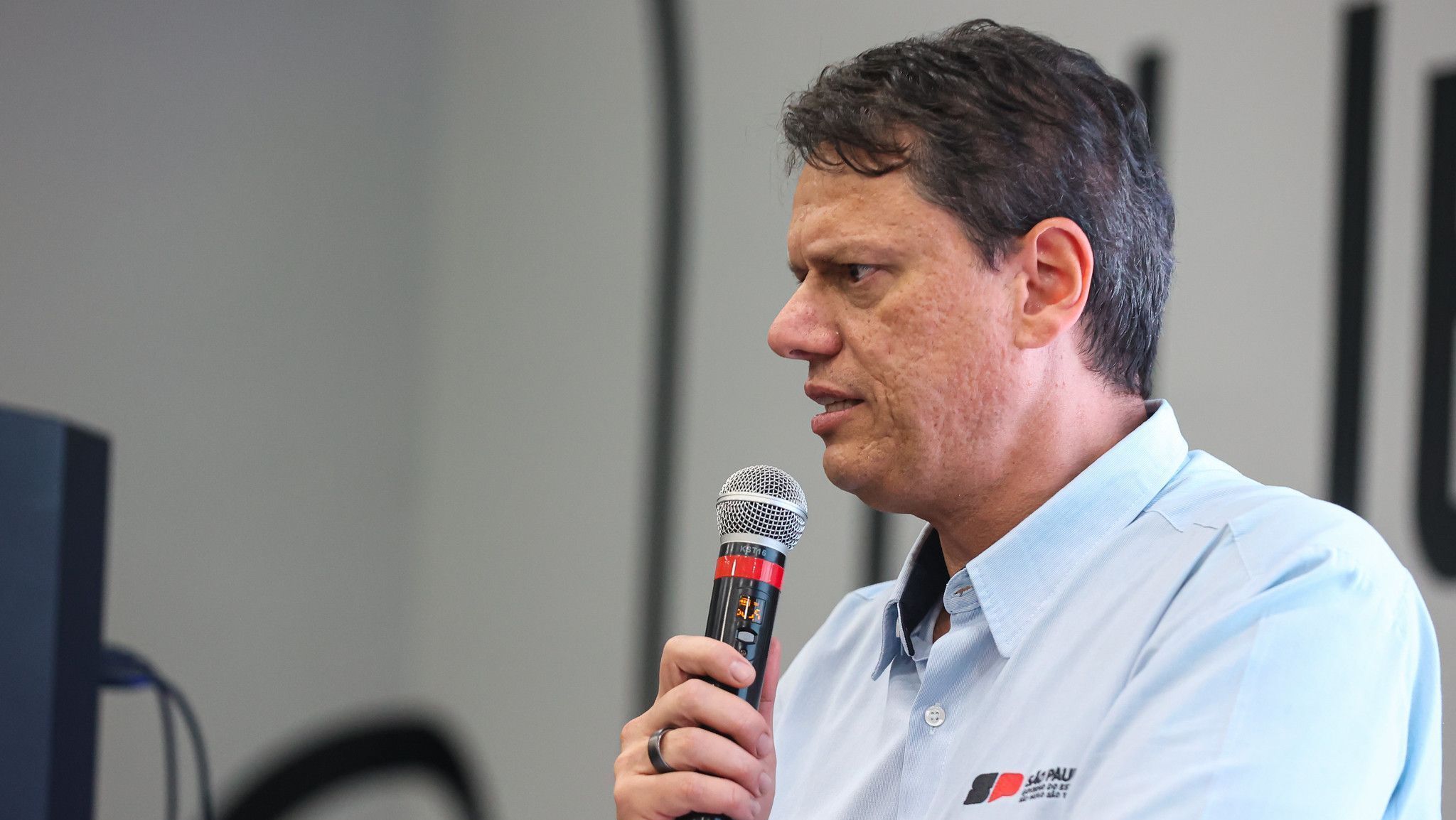 Estratégia de campanha de Tarcísio: obras e afeto para todos