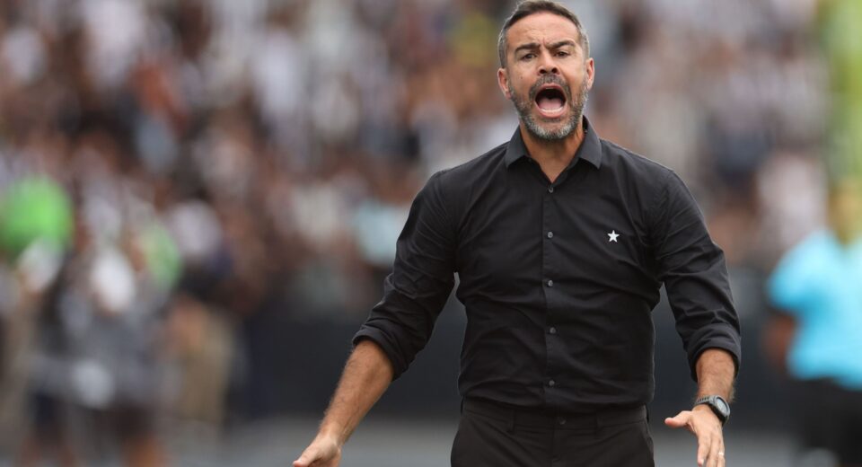 Cruzeiro segue plano A, negocia Artur Jorge e Filipe Luis