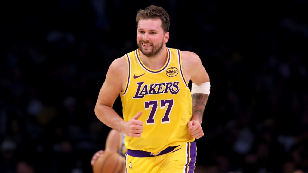 Luka Doncic brilha e Lakers vencem Pacers sem LeBron