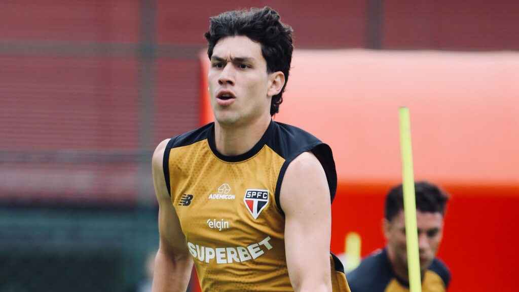 São Paulo e Botafogo acertam transferência de zagueiro talentoso