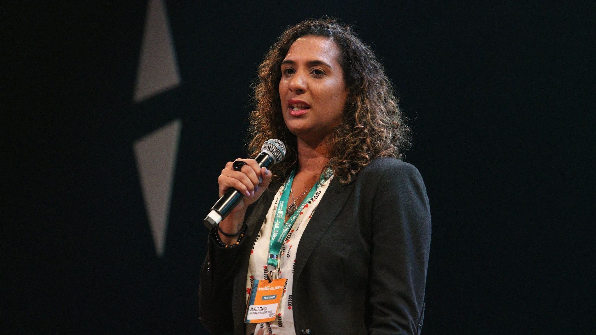 Denúncia contra Silvio estimula mulheres a se unirem pela voz