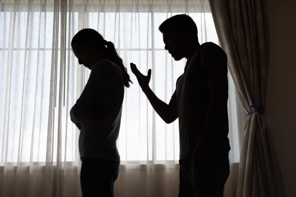 Quase 60% das vítimas de feminicídio são mortas pelo parceiro: Entenda