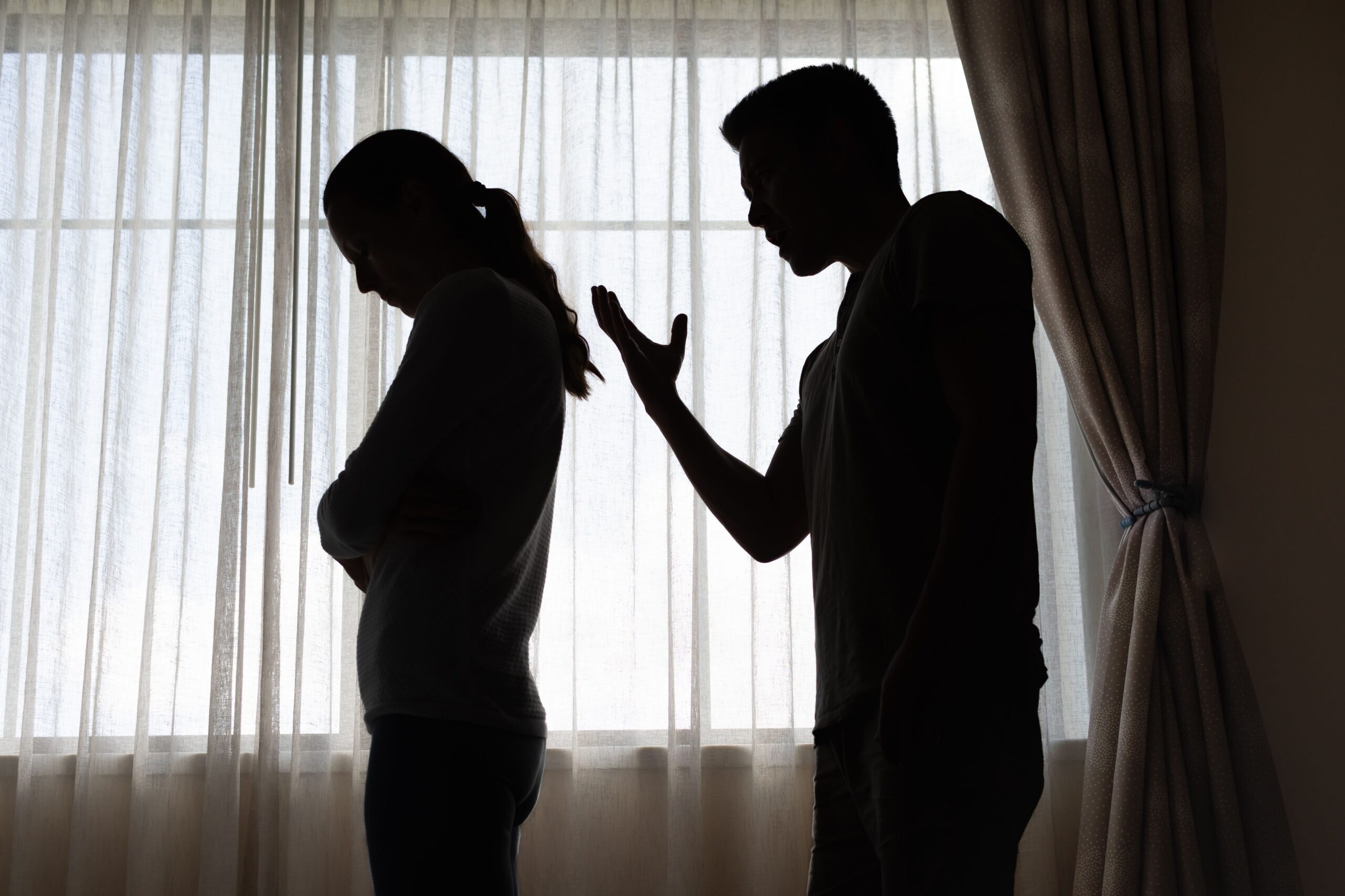 Quase 60% das vítimas de feminicídio são mortas pelo parceiro: Entenda