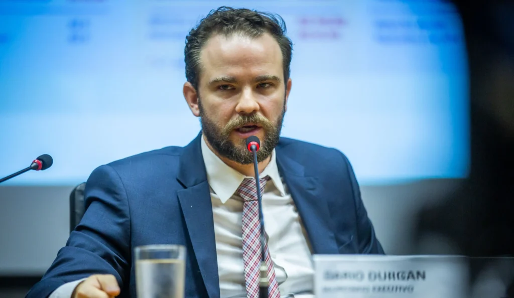 Durigan se reúne com bancos para acelerar Desenrola 2.0