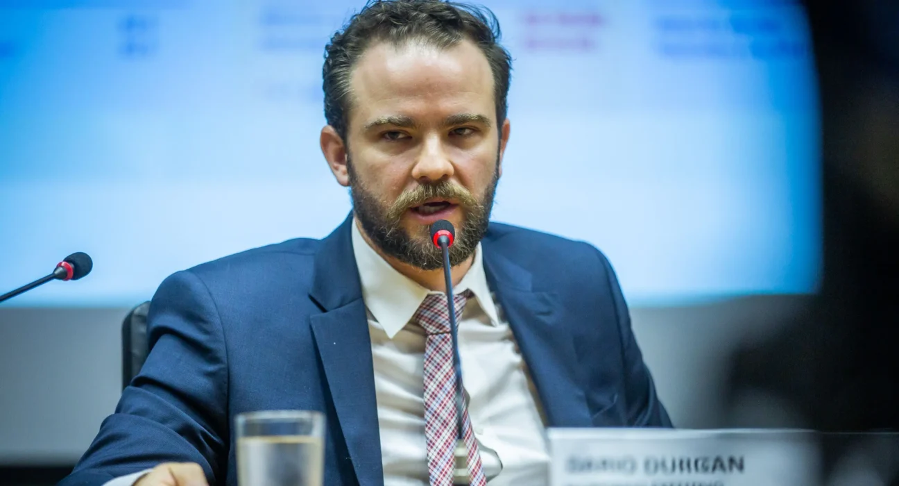 Durigan se reúne com bancos para acelerar Desenrola 2.0