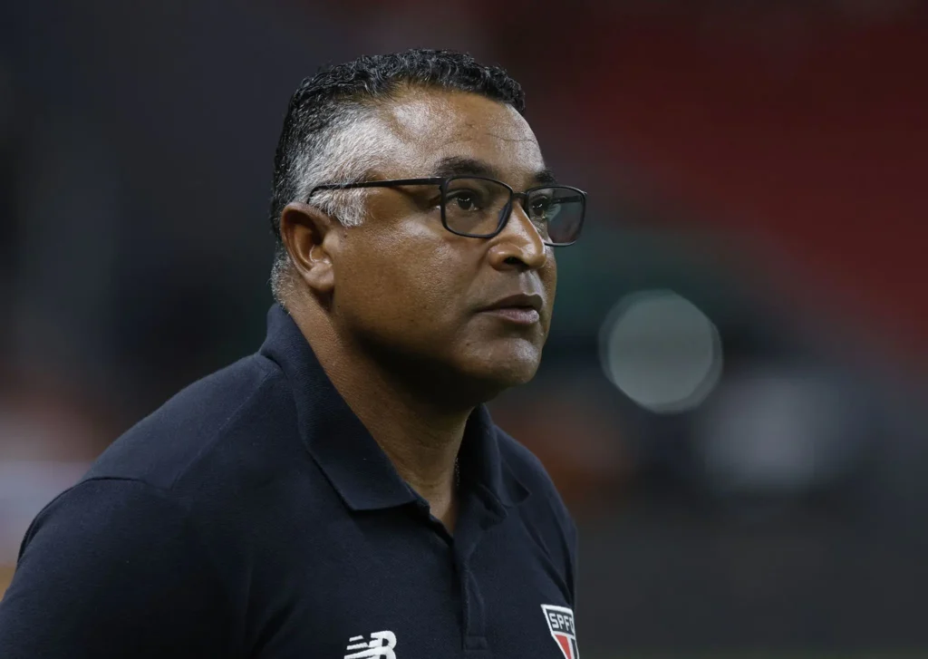"Roger comenta situação de Arboleda no São Paulo e futuro"
