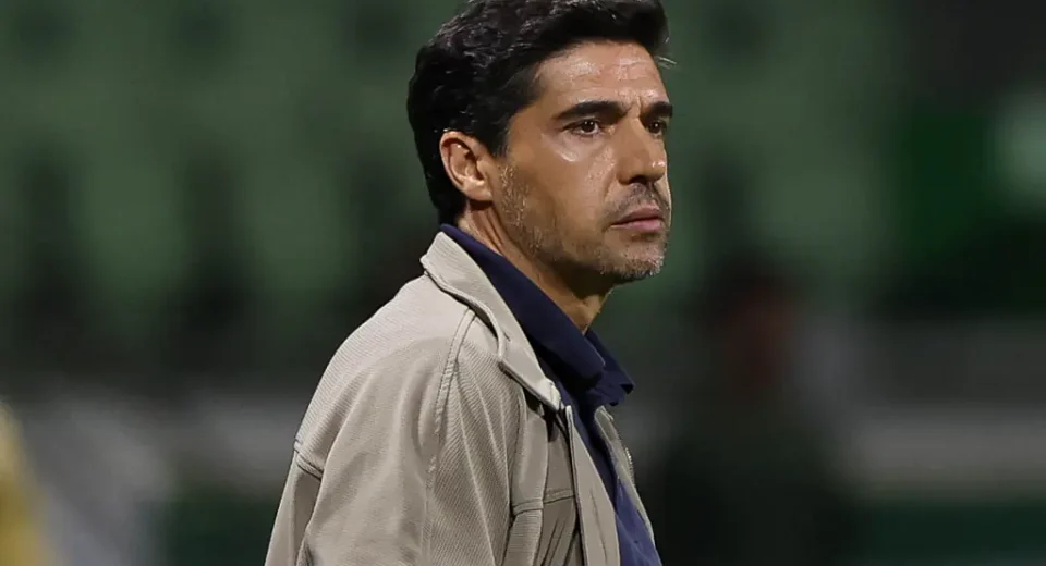 Abel acaba com a “lei do silêncio” em entrevistas no Palmeiras.