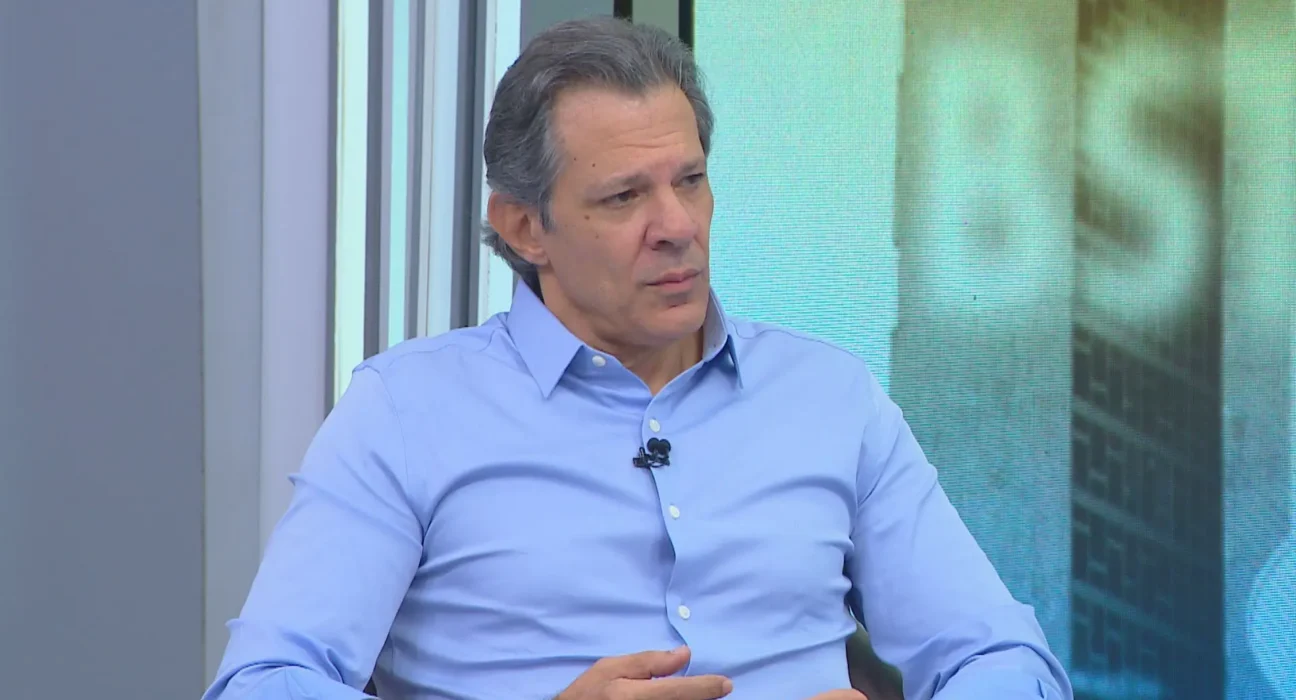 Haddad à CNN: Recusa em Receber Vorcaro Diversas Vezes