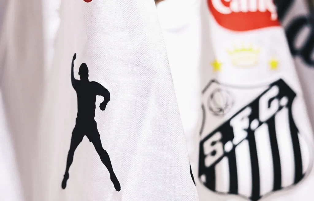 Santos usará camisa especial com marca da Pelé Brand em jogo