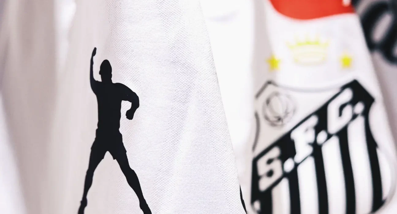 Santos usará camisa especial com marca da Pelé Brand em jogo