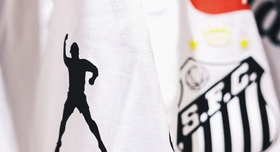 Santos usará camisa especial com marca da Pelé Brand em jogo