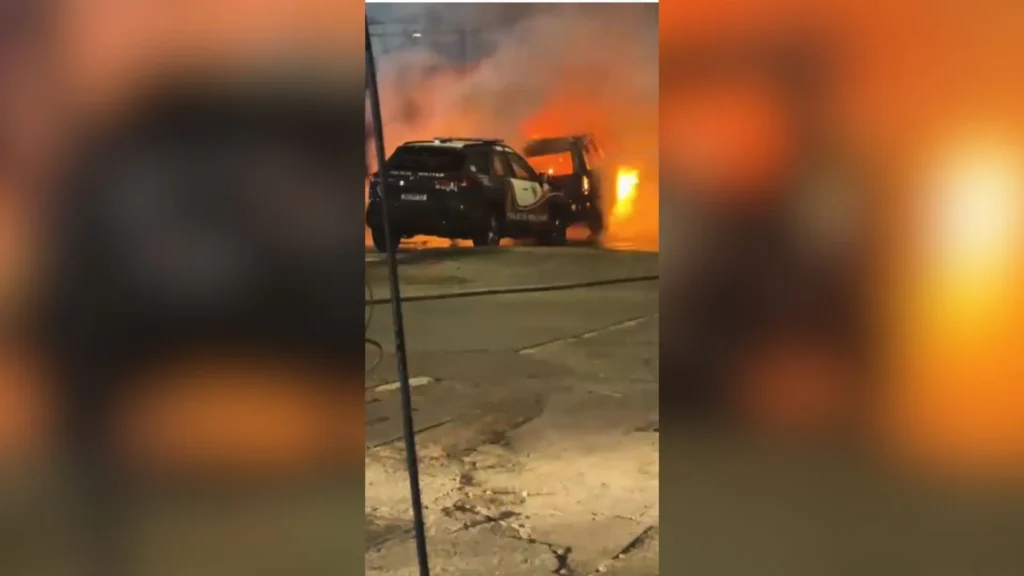 Perseguição policial acaba com veículo em chamas no Centro de SP
