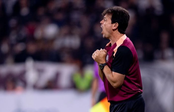 Invicto com Diniz, Corinthians busca vitória crucial na Libertadores