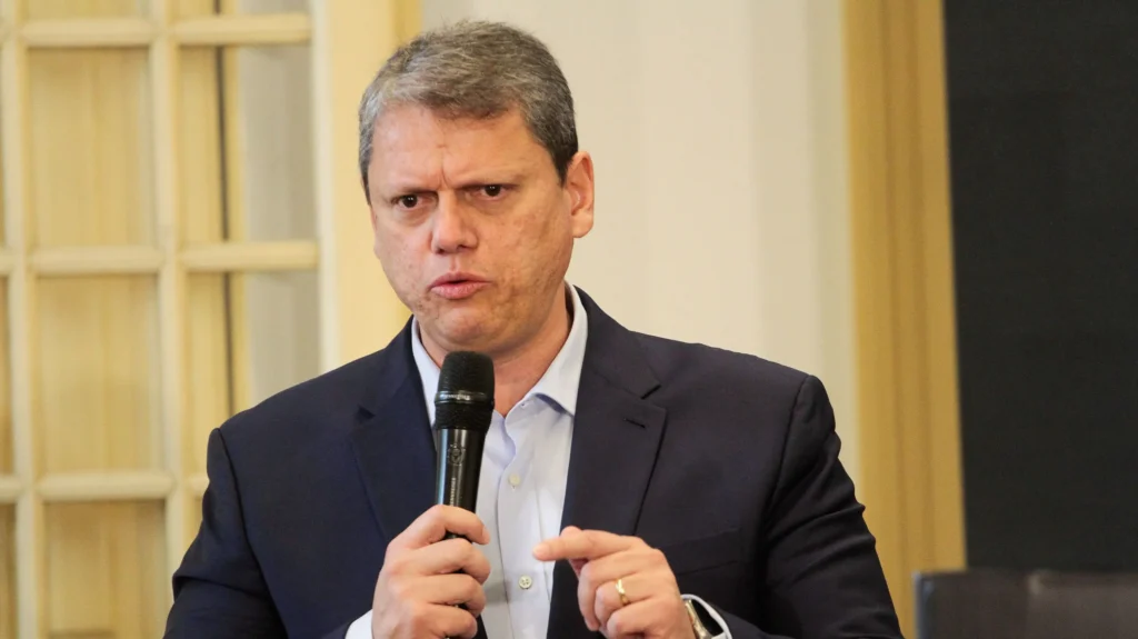 Tarcísio mobiliza equipe e acelera repasses para melhorias públicas