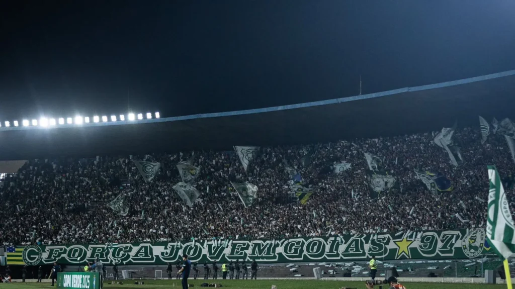 Goiás defende vantagem contra o Cruzeiro no Serra Dourada