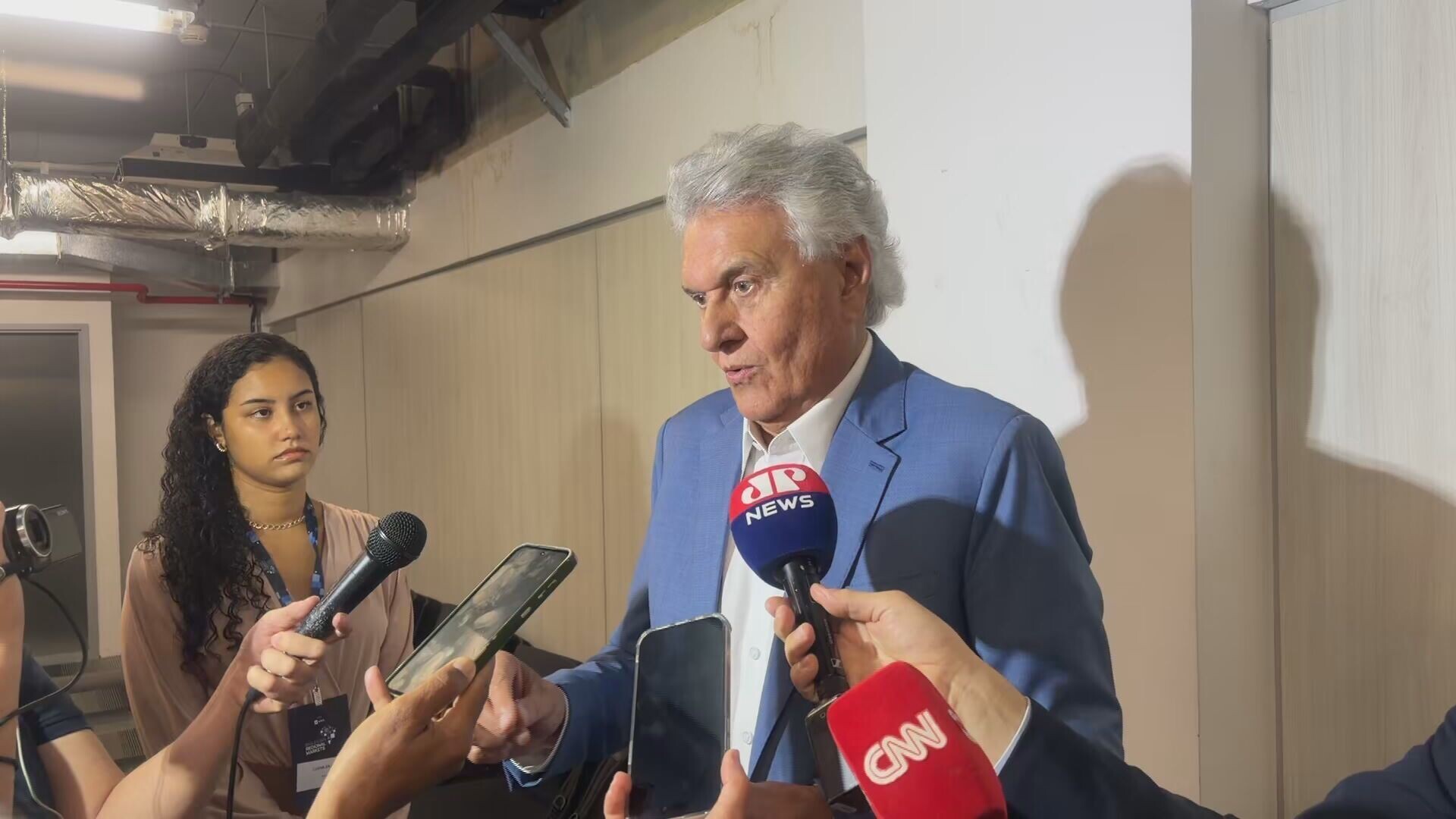 Caiado diverge da direita e luta por lei contra misoginia