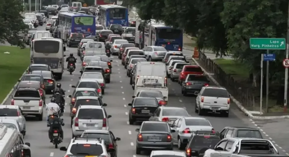 Rodízio de carros em SP volta a operar e evita congestionamentos