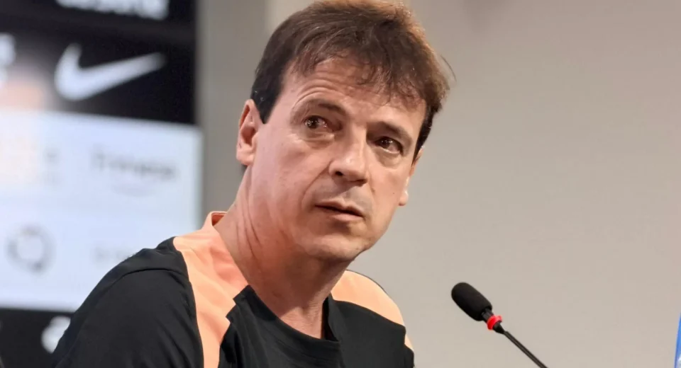 Corinthians sem pontas? Diniz fala sobre novo estilo de jogo