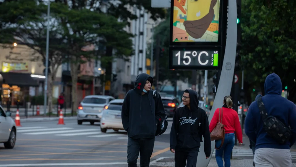 Frente fria chega a SP com chuvas e queda de temperatura esperadas