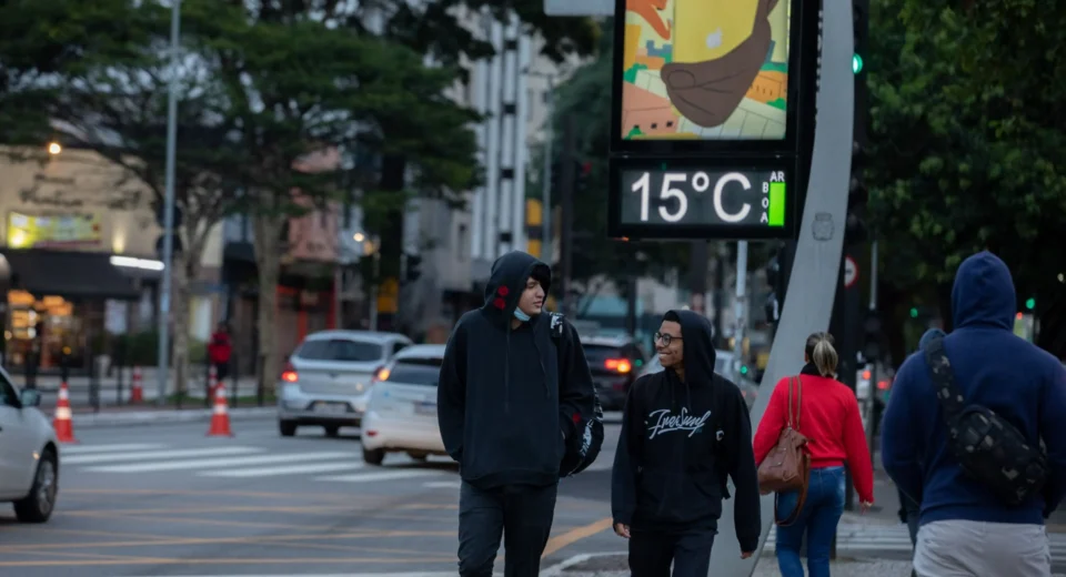 Frente fria chega a SP com chuvas e queda de temperatura esperadas