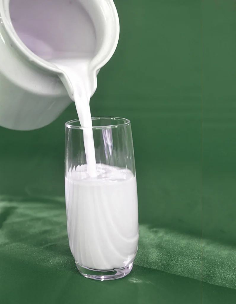 Preço do leite volta a subir: Entenda as causas e impactos