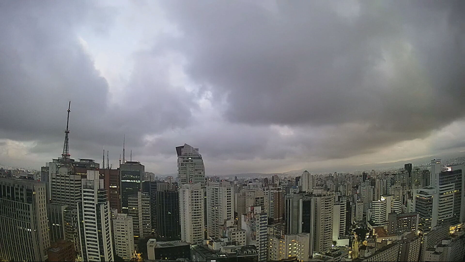 Tempo vira e temperaturas caem: prepare-se para o frio em SP!