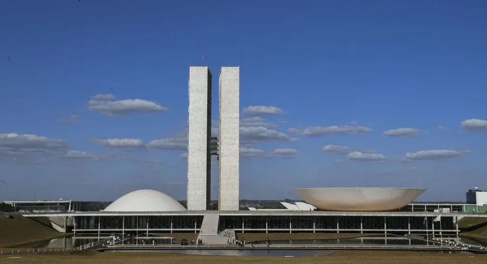 Após áudio de Flávio, Congressistas pedem CPI do Master