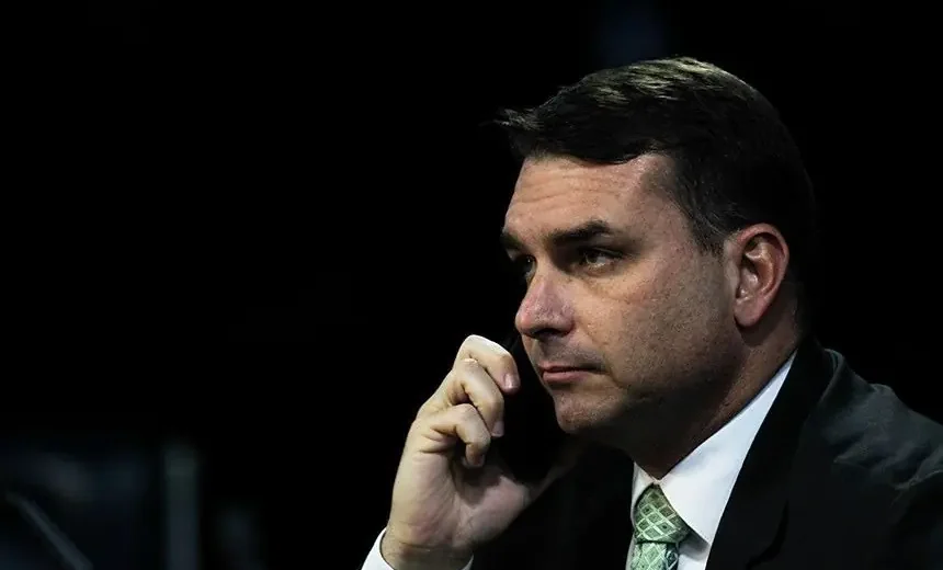 Flávio cita informações "graves" e defende apuração do Master