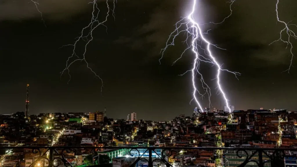 Nordeste entra em alerta de perigo para chuva intensa e ventos fortes