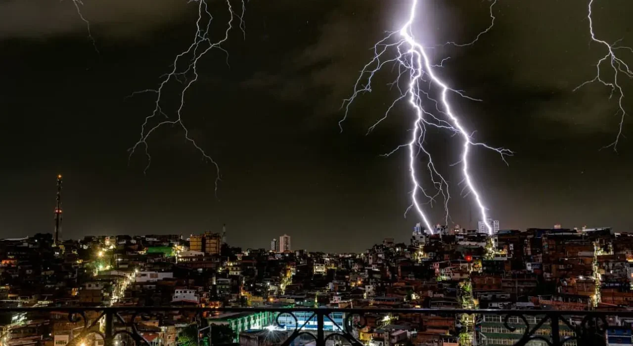 Nordeste entra em alerta de perigo para chuva intensa e ventos fortes