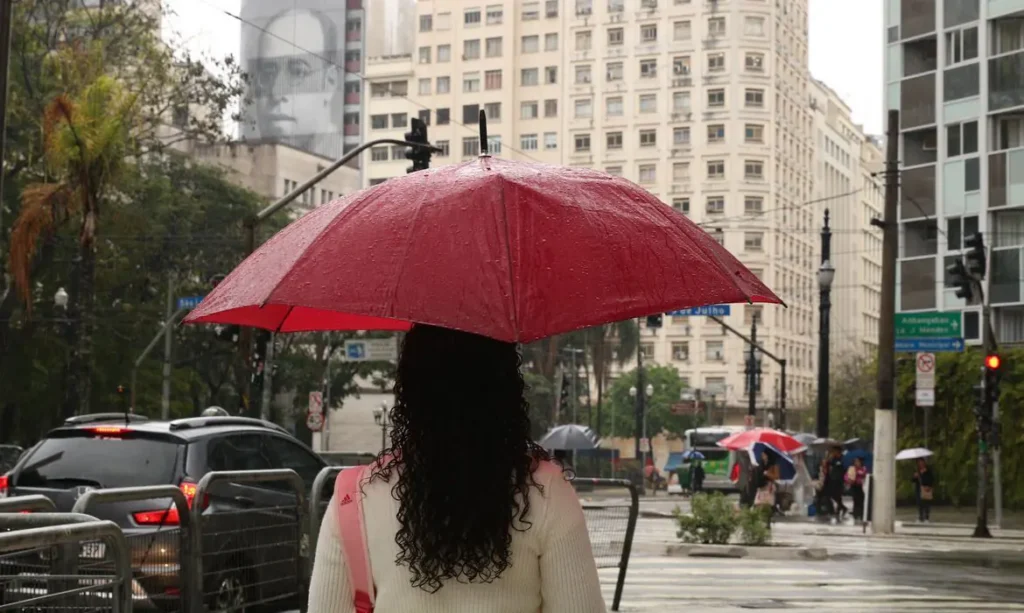 Ciclone extratropical em SC aumenta risco de temporais pelo Brasil