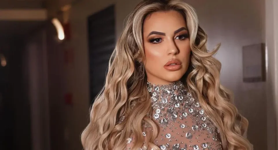 Deolane Bezerra: Descubra Sua Carreira e Influência Online