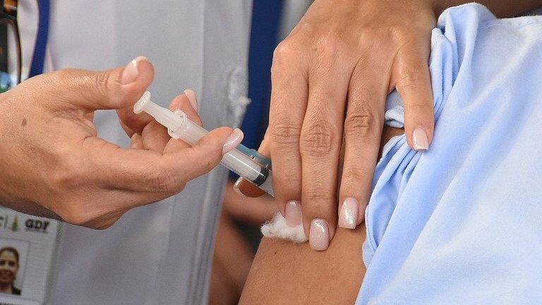 Prefeitura de SP amplia público-alvo da vacinação contra dengue para proteger mais cidadãos