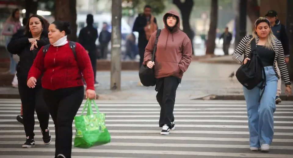 Semana deve começar chuvosa e com frio em SP; planeje-se!