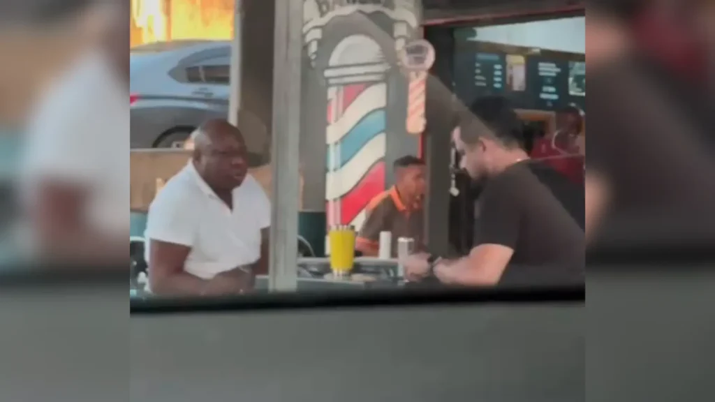 Vídeo mostra encontro entre policial e acusado de plano para assassinar promotor