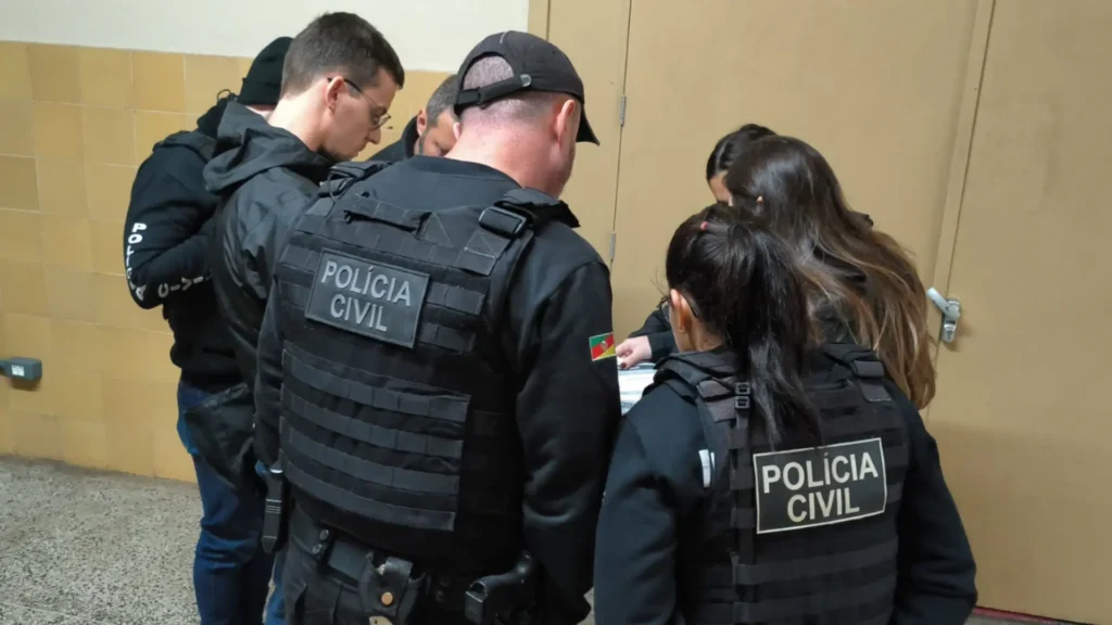 Mais de 20 pessoas são presas em operação contra tráfico de drogas