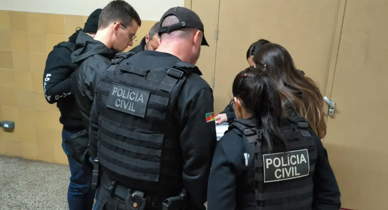Mais de 20 pessoas são presas em operação contra tráfico de drogas