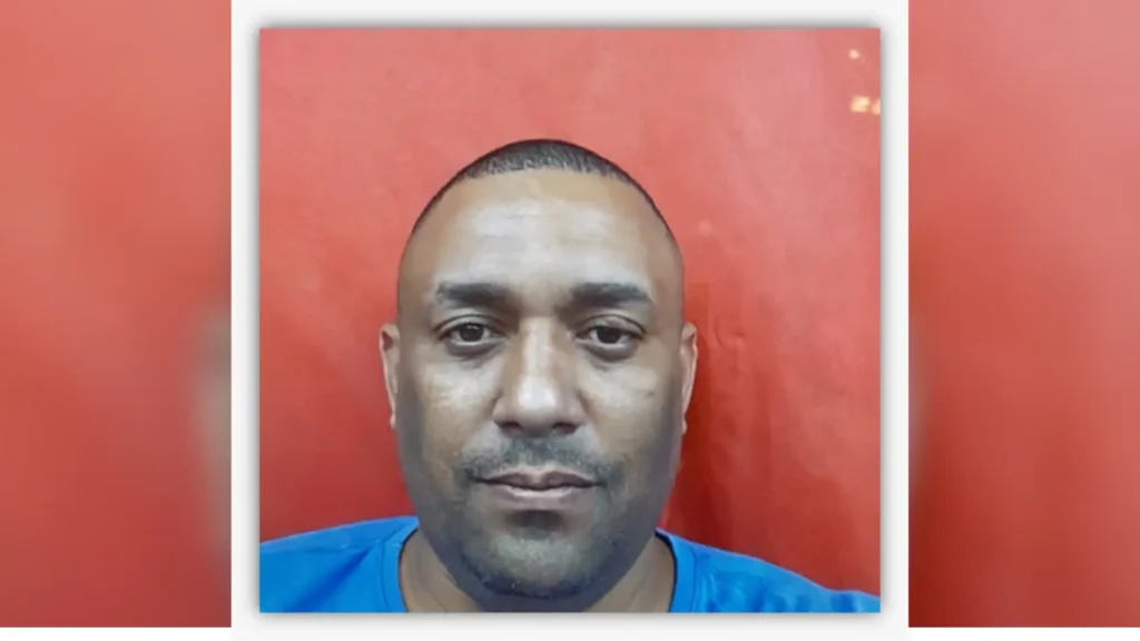Homem é procurado após matar companheira na frente das filhas