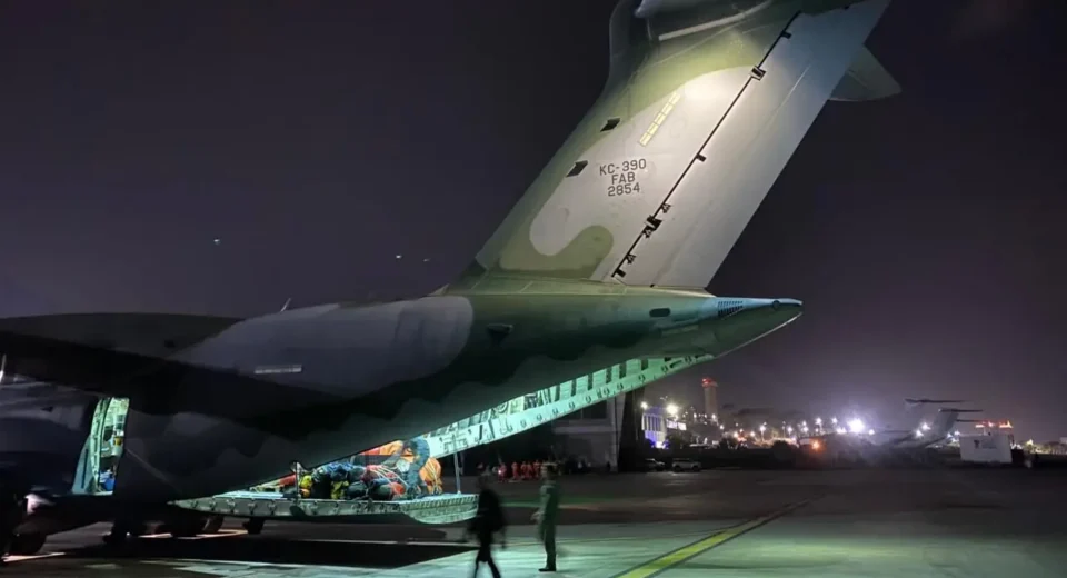 Avião da FAB com ajuda para vítimas de terremoto chega à Venezuela