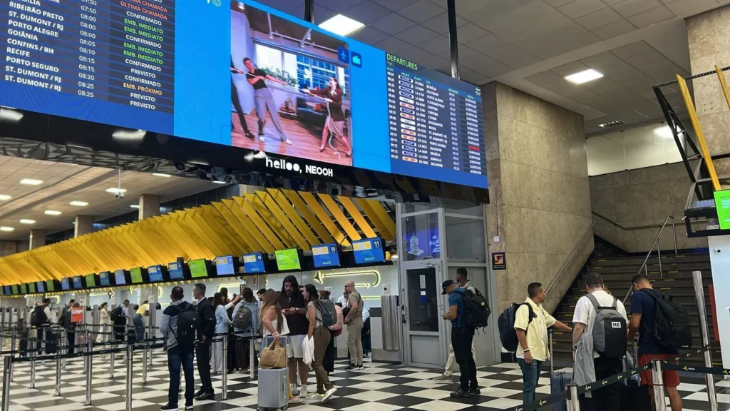 Pane no sistema de comunicação afeta voos em SP e provoca caos